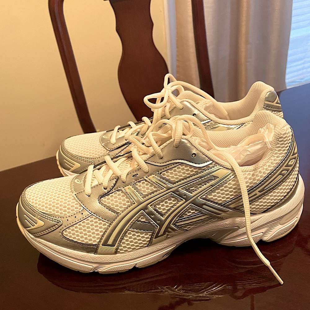 NWOB Asics GEL-1130 Women’s Shoe Size 11.5